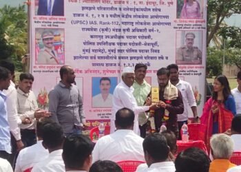 यूपीएससी व एमपीएससी परिक्षेसह विविध क्षेत्रात यश व पदोन्नती मिळालेल्या मान्यवरांचा  झणझणे परिवार व डाळज ग्रामस्थांच्या वतीने नागरी सत्कार