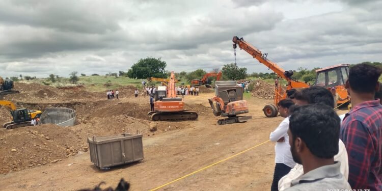 म्हसोबावाडी दुर्घटना आज गुरुवारी सकाळपासून पुन्हा मजुरांच्या शोध मोहिमेला सुरुवात