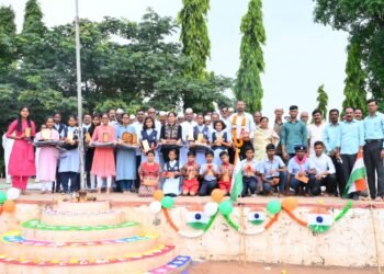 स्वातंत्र्य दिनाचे औचित्य साधून पळसदेव येथील पळसनाथ विद्यालयात गुणवंत विद्यार्थी व  खेळाडू यांचा गौरव व बक्षीस वितरण संपन्न