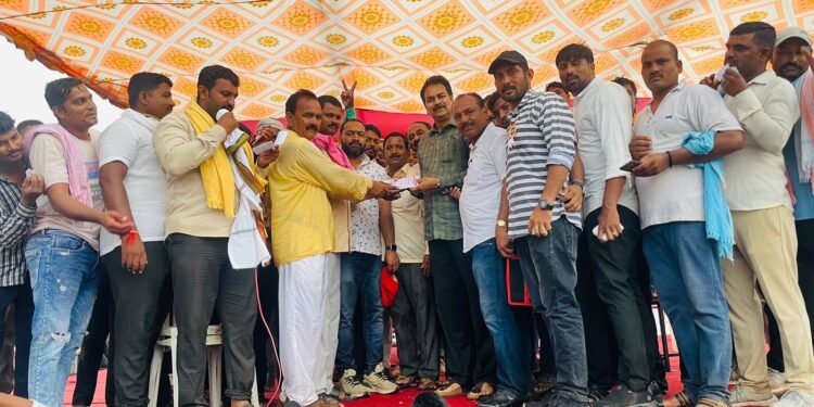 सणसर येथे बैलगाडा शर्यतीस उस्फुर्त प्रतिसाद – माजी मंत्री हर्षवर्धन पाटील यांची उपस्थिती