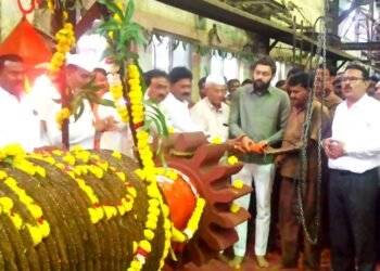 निरा भिमा कारखान्याच्या मिल रोलरचे पूजन