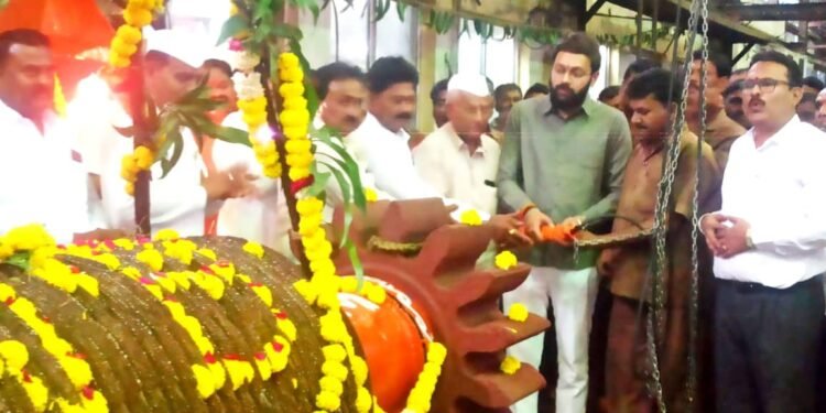 निरा भिमा कारखान्याच्या मिल रोलरचे पूजन