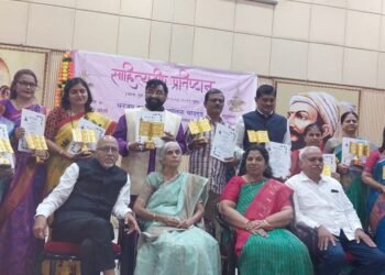 साहित्यदीप प्रतिष्ठानचे ११ शिक्षकांना २०२३  चे राज्यस्तरीय शिक्षक दीप पुरस्कार प्रदान