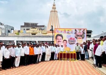 मेरी माटी, मेरा देश अभियानास बावडा येथे उस्फूर्त प्रतिसाद अमृत कलश मध्ये गावो-गावच्या मातीचे संकलन