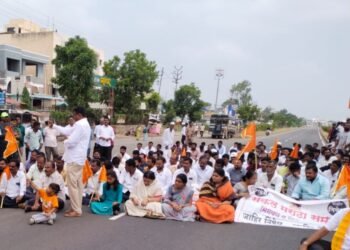 भिगवण परिसरातील सकल मराठा समाजाच्या वतीने जालना येथील  हल्ल्याचा  जाहीर निषेध करून रास्ता रोको