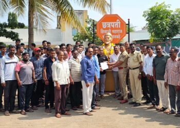 खानवटे येथे कडकडीत बंद आणि निषेध सभा