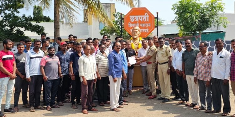 खानवटे येथे कडकडीत बंद आणि निषेध सभा