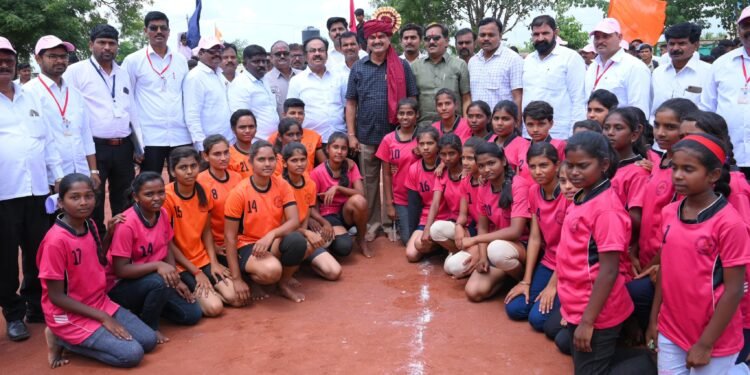 शालेय जीवनामध्ये शिक्षणाबरोबर मैदानी खेळ सुद्धा अंगी जोपासले पाहिजेत- आमदार दत्तात्रय भरणे यांचे प्रतिपादन