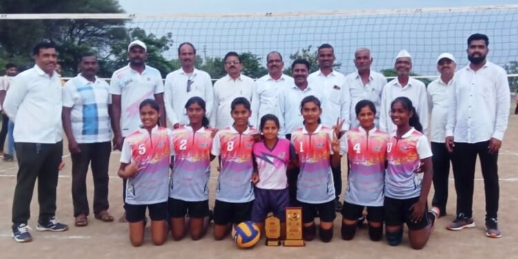 जिल्हास्तरीय व्हॉलीबॉल स्पर्धेत म्हसोबाचीवाडी विद्यालयास प्रथम क्रमांक