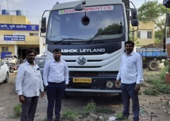 खडीची बेकायदा वाहतूक करणाऱ्या एका बड्या कंपनीच्या हायवा टिप्पर वर निवासी नायब तहसीलदार यांच्या पथकाची कारवाई