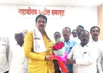 माजी मंत्री हर्षवर्धन पाटील यांच्या प्रयत्नामुळे भीमा नदीवरील बंधाऱ्यांमध्ये पाणी अडवल्याबद्दल शेतकऱ्यांनी मानले आभार