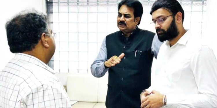 माजी मंत्री हर्षवर्धन पाटील  यांनी घेतली बांधकाम मंत्री रवींद्र चव्हाण यांची भेट