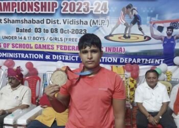 पळसदेव येथील पळसनाथ विद्यालयाच्या अहिल्या शिंदे हीला शालेय राष्ट्रीय कुस्ती स्पर्धेत सुवर्णपदक