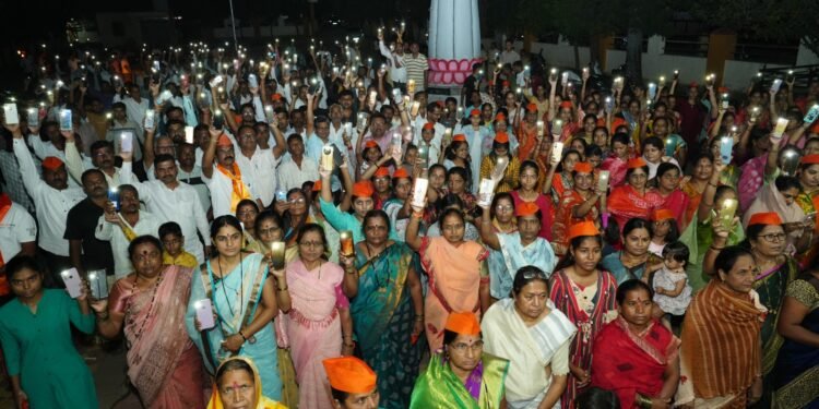 भिगवण परिसरातील सकल मराठा समाजाच्या  सर्व बांधव भगिनींच्या वतीने  मराठा योद्धा मा. मनोज जरांगे पाटील यांच्या उपोषणास पाठिंबा देण्यासाठी  भिगवणला काढण्यात आला मोर्चा