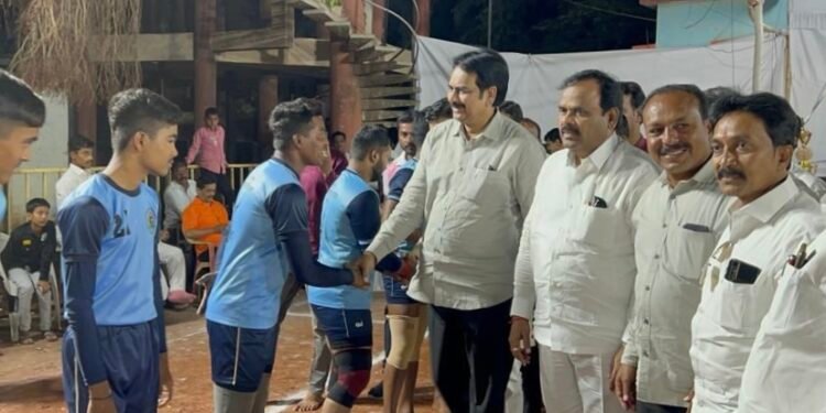 भाजपा किसान मोर्चा आयोजित नमो प्रतियोगिता कबड्डी स्पर्धेचे उद्घाटन माजी मंत्री हर्षवर्धन पाटील यांच्या हस्ते तावशी येथे उद्घाटन