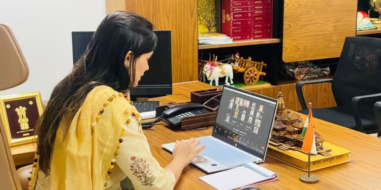 *भाजपा युवा मोर्चा जिल्हाध्यक्षा अंकिता पाटील ठाकरे यांनी घेतली व्हिडिओ कॉन्फरन्सिंग द्वारे नवीन पदाधिकाऱ्यांची बैठक*