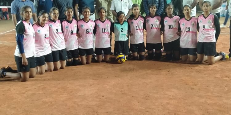 राज्यस्तरीय व्हॉलीबॉल स्पर्धेत म्हसोबाचीवाडी विद्यालयाच्या विद्यार्थिनीची भरारी