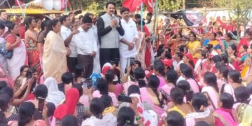 अंगणवाडी कर्मचाऱ्यांचे प्रश्न सरकार दरबारी  सोडवू –  माजी मंत्री हर्षवर्धन पाटील