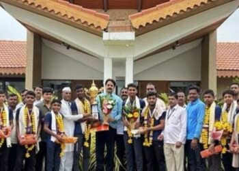 माजी मंत्री हर्षवर्धन पाटील यांच्या हस्ते श्री. नारायणदास रामदास हायस्कूल व जुनिअर कॉलेज इंदापूरच्या संघाने राज्यस्तरीय शालेय बेसबॉल क्रीडा स्पर्धेत प्रथम क्रमांक मिळवल्याबद्दल  खेळाडूंचा सत्कार