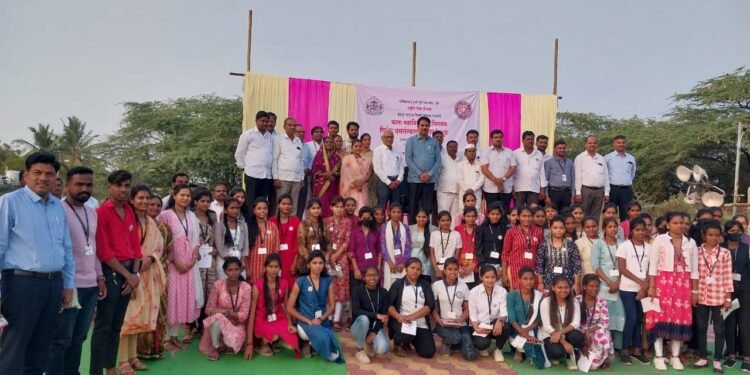 गावात आलेल्या स्वच्छता दूतांना वारकऱ्यांप्रमाणे मदत करा