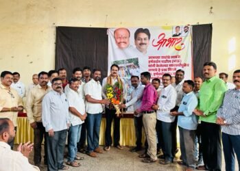 वालचंदनगर इंडस्ट्रीज मधील कामगारांचा प्रश्न माजी मंत्री हर्षवर्धन पाटील यांनी यशस्वी मध्यस्थी करत मार्गी लावला आणि मंगच सत्कार स्वीकारला