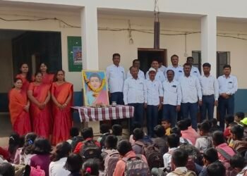 *पळसदेव येथील पळसनाथ विद्यालयात सावित्रीबाईं फुले यांना  अभिवादन*