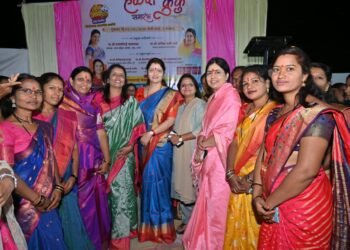 निरगुडे येथे राष्ट्रवादी महिला काँग्रेसच्या इंदापूर तालुका अध्यक्षा साधना केकाण यांच्या वतीने आयोजित केलेला हळदी कुंकू समारंभ महिलांच्या उत्साहात संपन्न