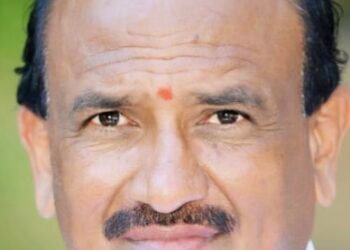 *गोष्ट जुनी – उजाळा नवा* *नवरदेवावरून ओवाळलेला नारळ*