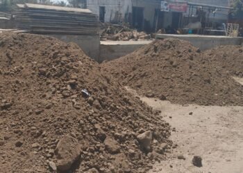 *पीडब्ल्यूडीच्या बारामती राशिन रस्त्यांच्या मदनवाडी गावच्या हद्दीतील कामात चालले तरी काय ? मुरूमा ऐवजी  चक्क मातीचा वापर… चौकशीची तेजस देवकाते यांची मागणी*