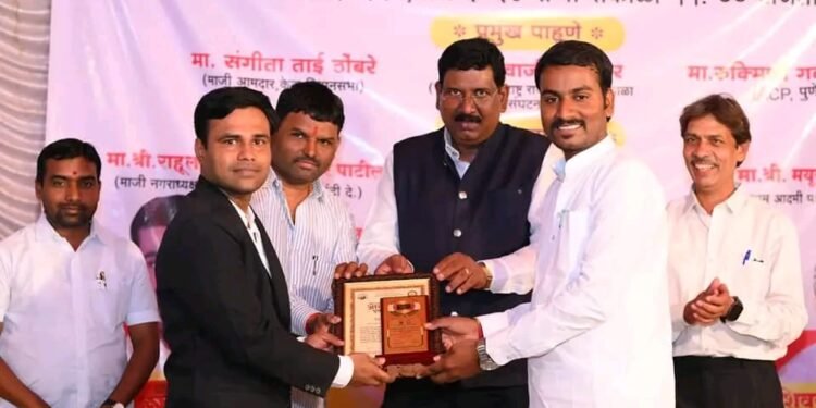 मुंबई उच्च न्यायालयाचे अेॅड. वैभव गरगडे राज्यस्तरीय आदर्श समाज रत्न पुरस्काराने सन्मानित