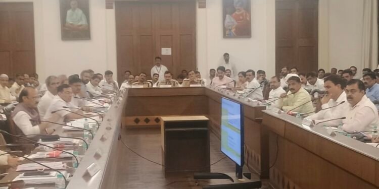 *आमदार दत्तात्रय भरणे यांचा इंदापूर तालुक्यातील शेतकऱ्यांसाठी तिहेरी षटकार खडकवासला निरा डाव्या कालव्याला उद्या रविवार 21 जुलैपासून सोडले जाणार आवर्तन आवर्तनाबरोबरच उजनी धरणातील कृषी पंपांनाही आठ तास होणार विद्युत पुरवठा*