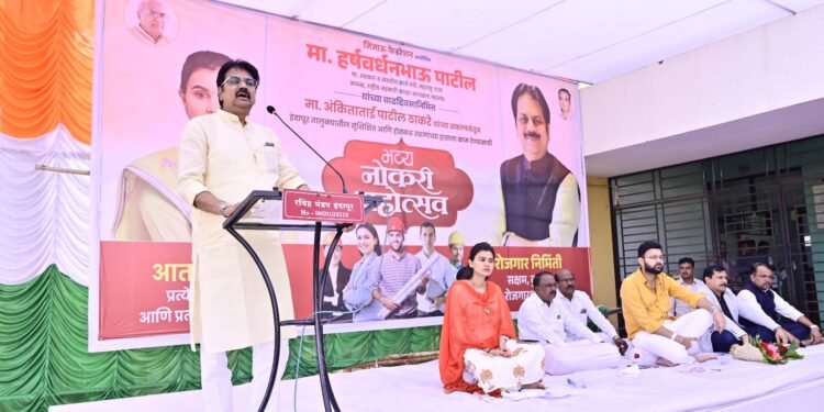 *तालुक्यातील प्रत्येक कुटुंबामध्ये विकास पोहोचण्यासाठी नोकरी महोत्सवास महत्व- माजी मंत्री हर्षवर्धन पाटील*