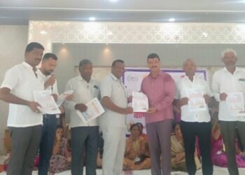 आमदार दत्तात्रय भरणे यांच्या हस्ते शेतकऱ्यांच्या शून्य विज बिल माफीच्या बिलांचे वाटप