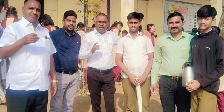 शेटफळगढेतील श्री नागेश्वर विद्यालय व ज्युनि.कॉलेज येथे सक्षम कार्यक्रमांतर्गत आनंद मेळावा व खाऊगल्ली कार्यक्रम उत्साहात संपन्न