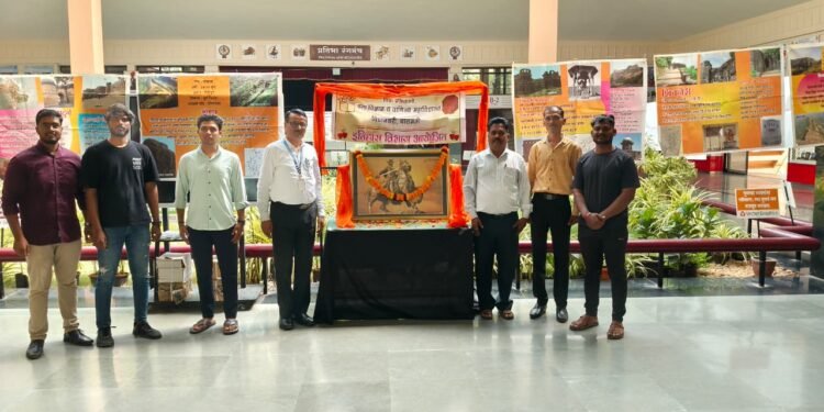 *युनेस्कोने जागतिक वारसा म्हणून मान्यता दिलेल्या शिवरायांच्या शिवदुर्गांना वंदना देण्यासाठी विद्या प्रतिष्ठानच्या इतिहास विभागाच्या वतीने पोस्टर प्रदर्शनाचे आयोजन*