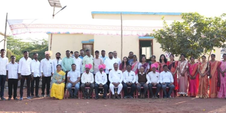 *लिंबराज माध्यमिक विद्यालय निरगुडे येथे माजी विद्यार्थ्यांचा स्नेह मेळावा उत्साहात संपन्न…. 22 वर्षांनी भरला पुन्हा दहावीचा वर्ग विद्यार्थ्यानी दिला जुन्या आठवणींना उजाळा*