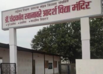 *राष्ट्रीय विज्ञान दिनानिमित्त आदर्श माध्यमिक विद्यालयात विविध  कार्यक्रमांचे आयोजन*